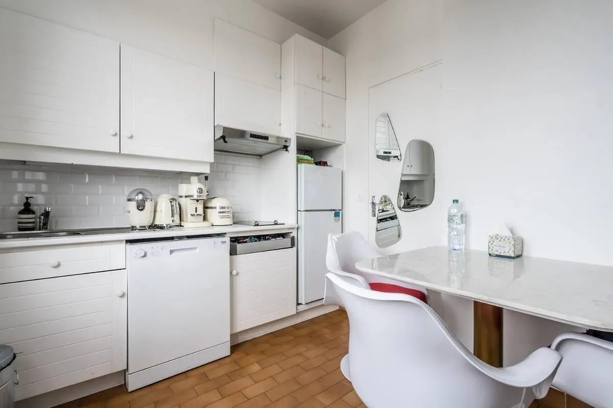 Apartament Le Nid Parisien - Chic - Vue Tour Eiffel 0*, Paryż